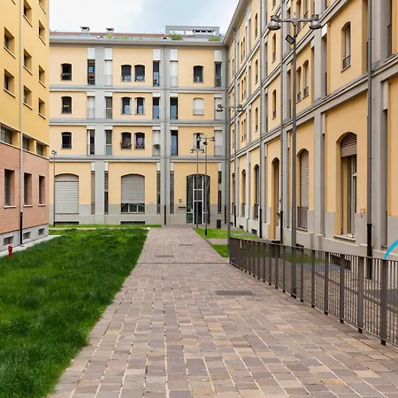 Suzzani 96 - Bicocca Area Apartman *